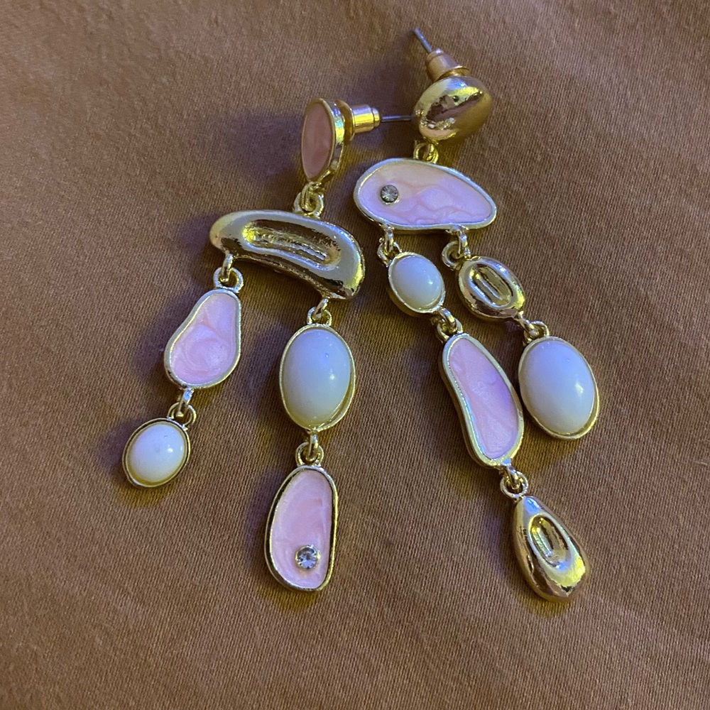 NWT Mismatched Dangle Resin Earrings - Picture 4 of 4